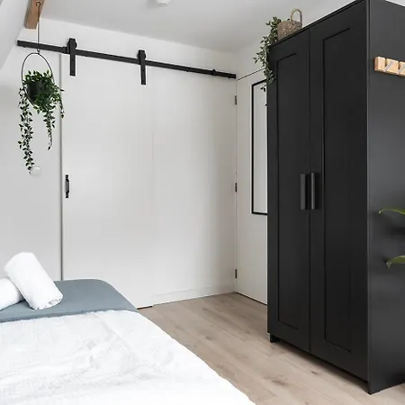 Newly Renovated With Kitchen Access
