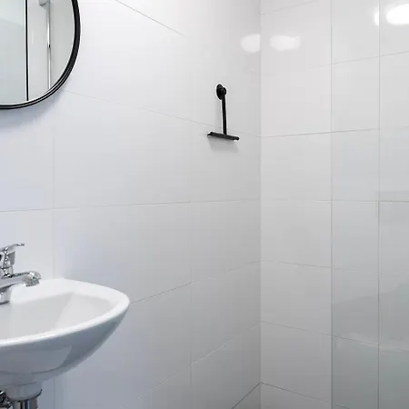 Newly Renovated With Kitchen Access Дом отдыха Тилбург