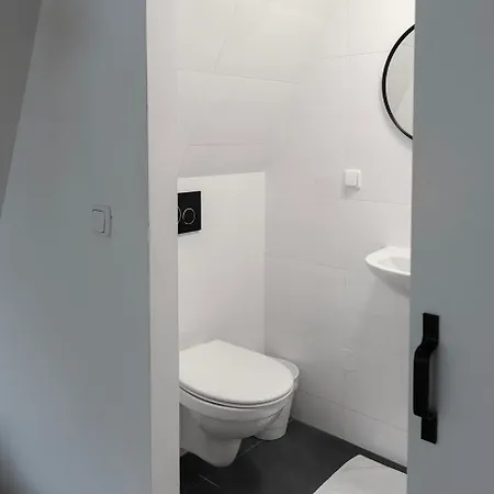 Newly Renovated With Kitchen Access *