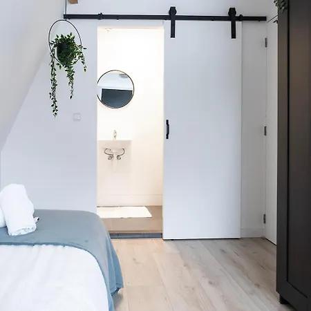 Дом отдыха Newly Renovated With Kitchen Access Тилбург