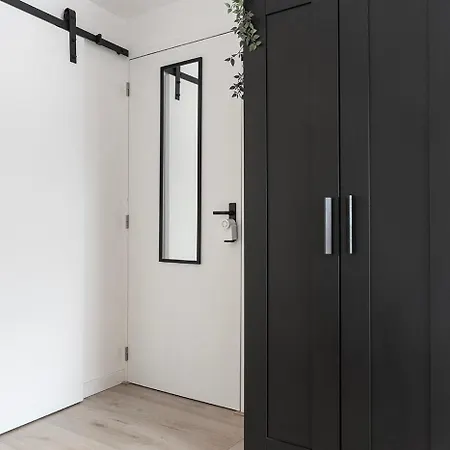Newly Renovated With Kitchen Access