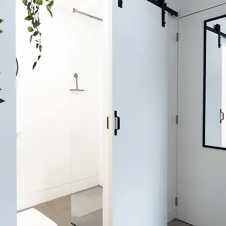 Newly Renovated With Kitchen Access Hébergement de vacances