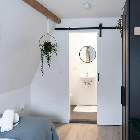 Newly Renovated With Kitchen Access Сasa de vacaciones *